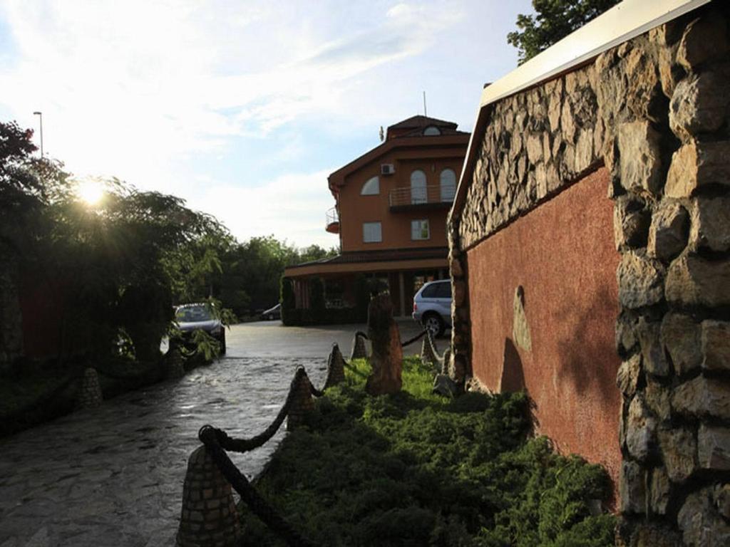 Pasha Garni Hotel Laktaši エクステリア 写真