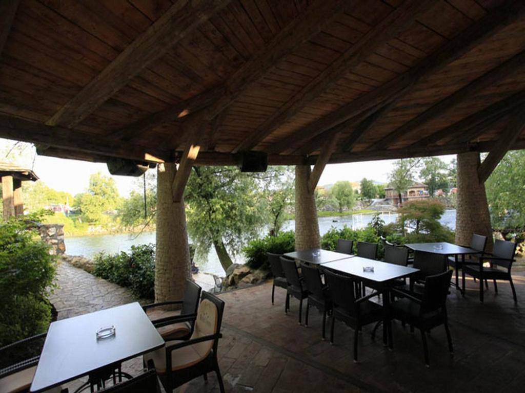 Pasha Garni Hotel Laktaši エクステリア 写真
