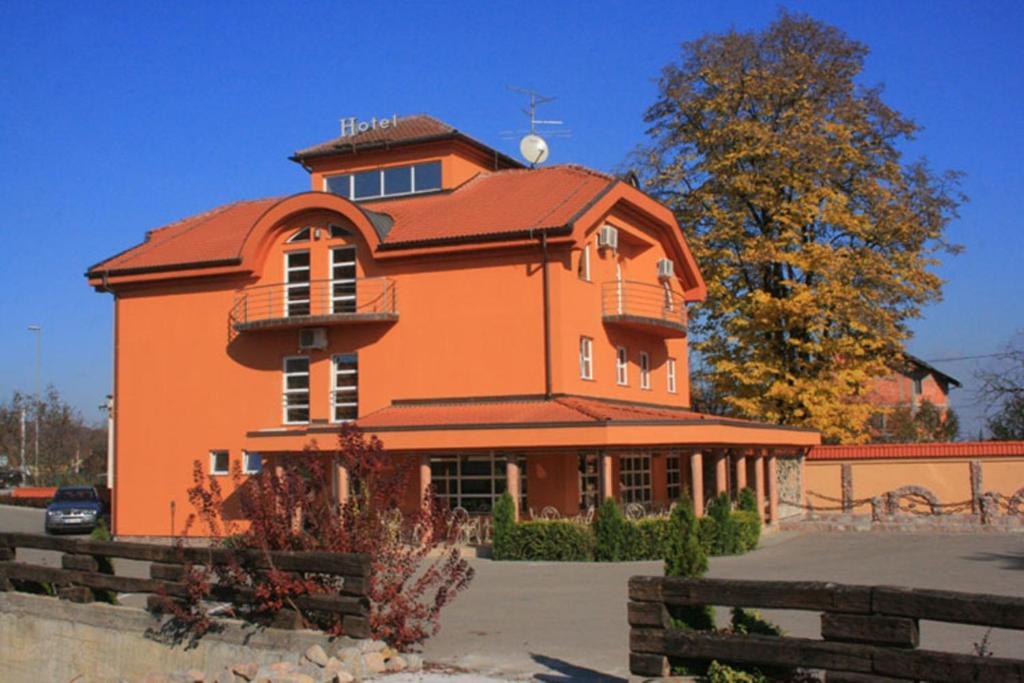 Pasha Garni Hotel Laktaši エクステリア 写真